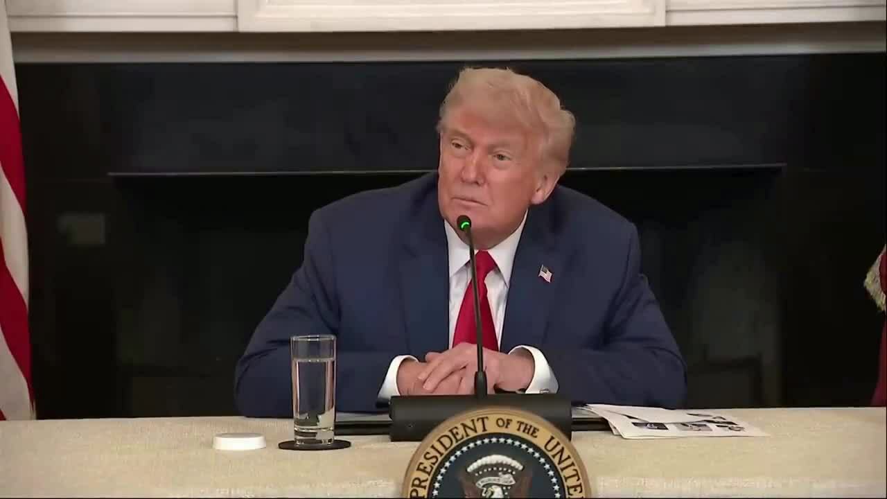 Ông Trump: Greta Thunberg nên học cách kiểm soát tính cáu kỉnh