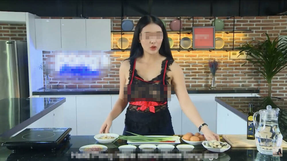 Clip gái xinh thả rông dạy nấu ăn gây sốt mạng xã hội 