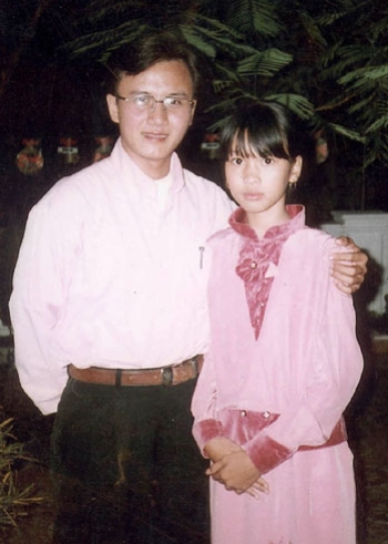 Hà Anh năm 12 tuổi gặp chú Lê Công ra Hà Nội làm MC thi Hoa hậu.